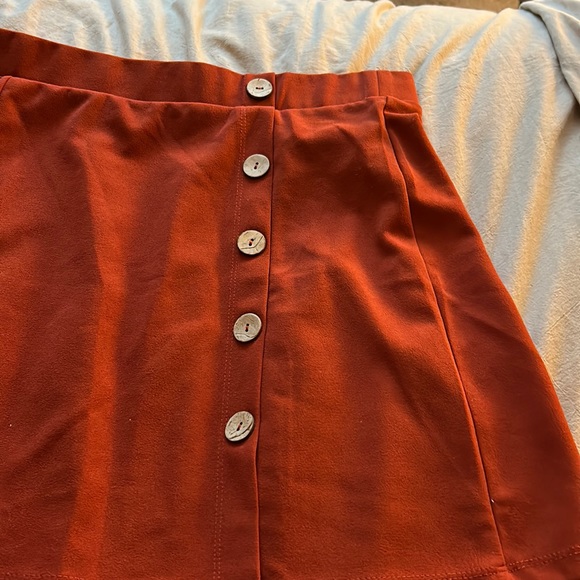 Mini skirt with buttons - Picture 2 of 4